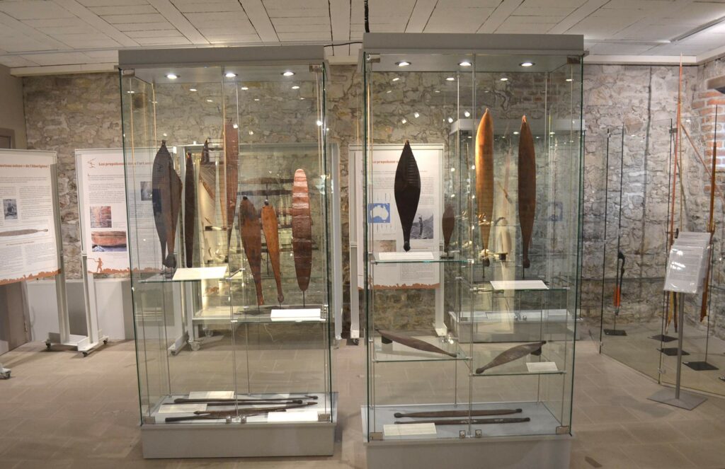 Vitrine de l'expo Propulseur au MAHM